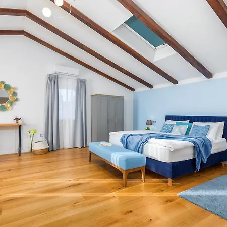 Azul Villa